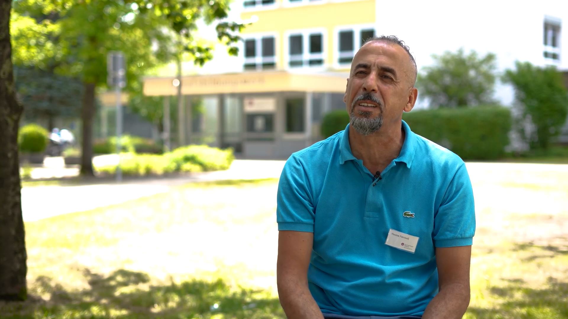 In diesem Video berichtet Testimonial Hocine Ferroudj von seinen verschiedenen Aus- und Weiterbildungen. 
